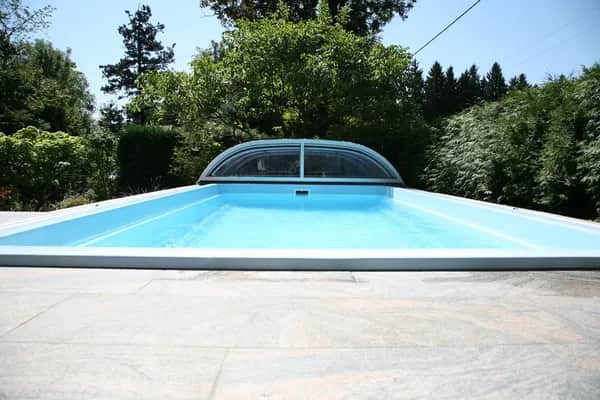 Designerpool mit Gegenstromanlage aus Linz – Modernes Schwimmvergnügen von Hytek