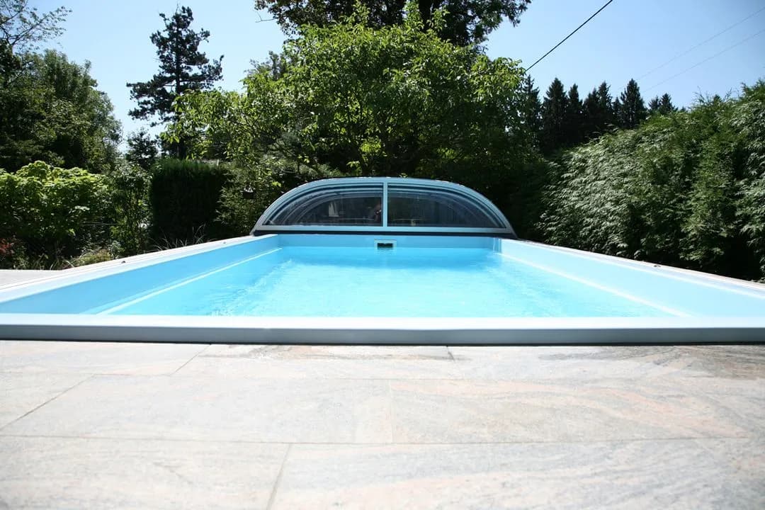 Designerpool mit Gegenstromanlage aus Linz – Modernes Schwimmvergnügen von Hytek