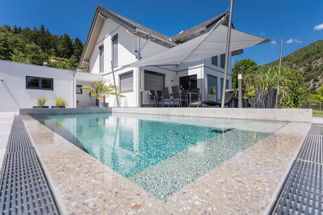 Sichtbetonpool in Linz – Eleganz und Langlebigkeit mit Hytek Pool